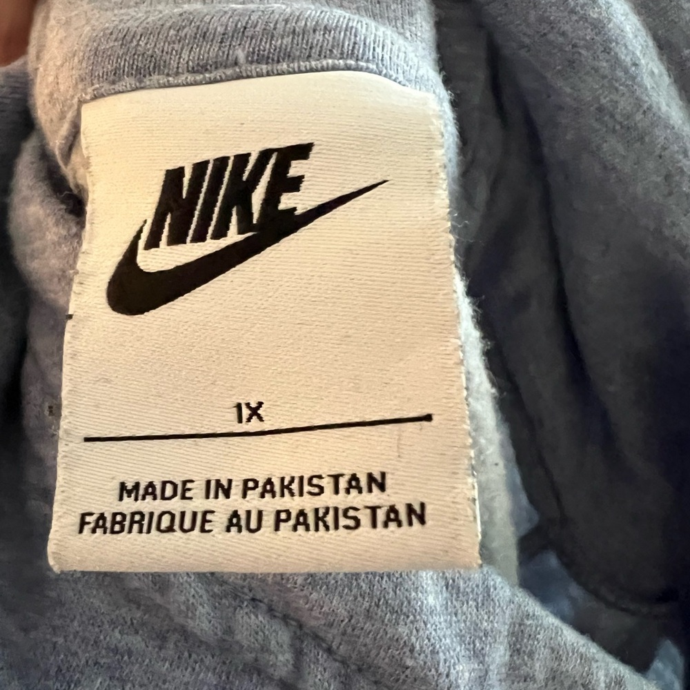 Nike Sweatshirt - Picture 3 of 3